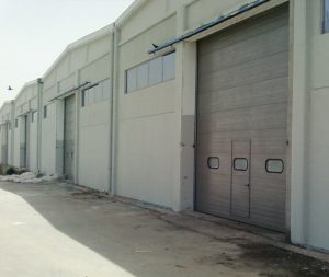 Πολύσπαστες  πόρτες  με ανθρωποθυρίδα & παράθυρα